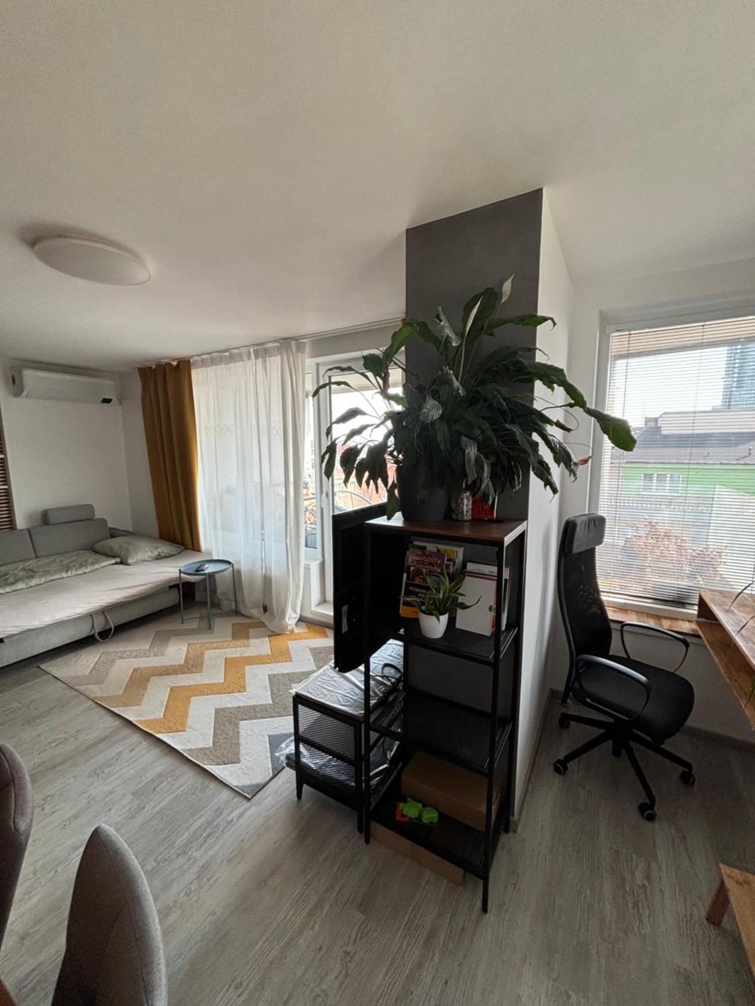 Premiere Apartment Bratislava - Private Parking Exterior photo